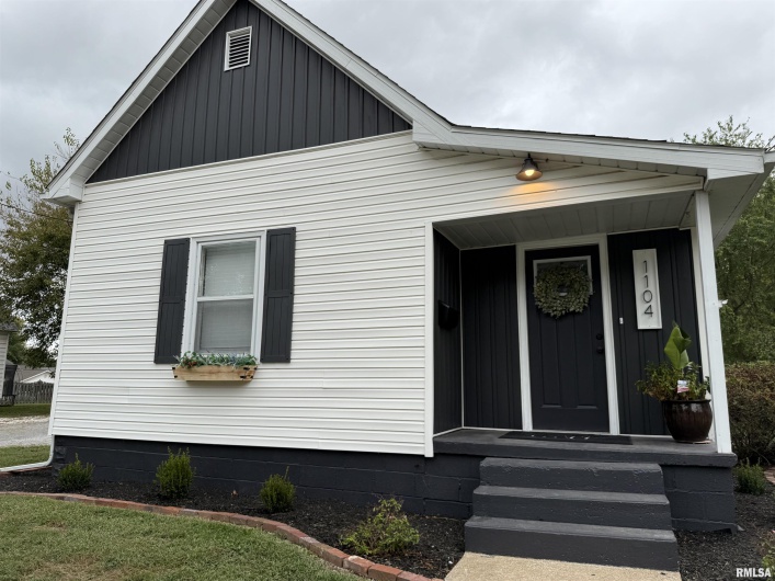 1104 CHESTNUT Street, Marion, Illinois 62959, 3 Bedrooms Bedrooms, 0 ,1 BathroomBathrooms,Residential,For Sale,CHESTNUT,0,RMAEB460019