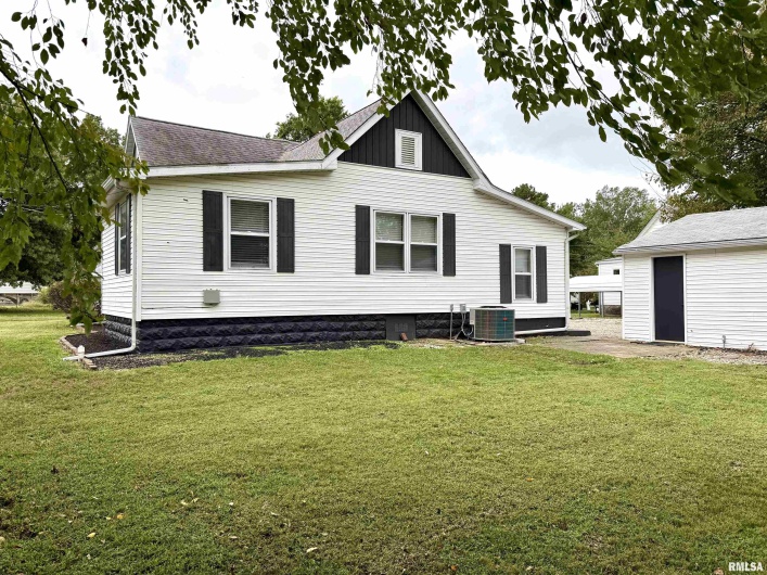 1104 CHESTNUT Street, Marion, Illinois 62959, 3 Bedrooms Bedrooms, 0 ,1 BathroomBathrooms,Residential,For Sale,CHESTNUT,0,RMAEB460019
