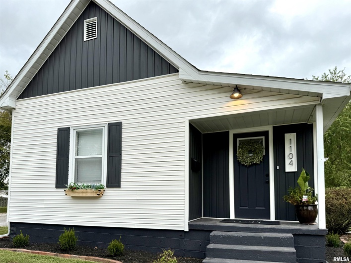 1104 CHESTNUT Street, Marion, Illinois 62959, 3 Bedrooms Bedrooms, 0 ,1 BathroomBathrooms,Residential,For Sale,CHESTNUT,0,RMAEB460019