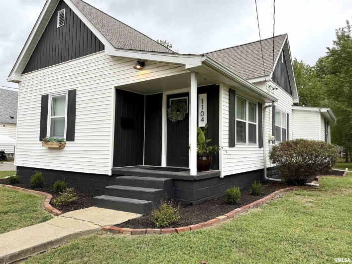 1104 CHESTNUT Street, Marion, Illinois 62959, 3 Bedrooms Bedrooms, 0 ,1 BathroomBathrooms,Residential,For Sale,CHESTNUT,0,RMAEB460019