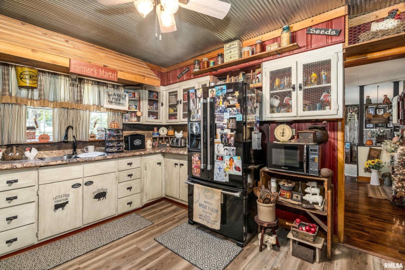 2815 JONES Street, Eldorado, Illinois 62930, 2 Bedrooms Bedrooms, 0 ,1 BathroomBathrooms,Residential,For Sale,JONES,0,RMAQC4268107
