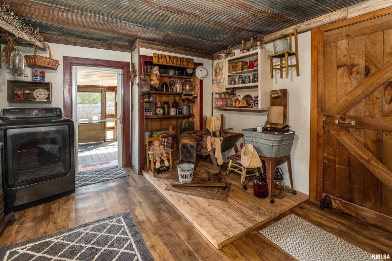 2815 JONES Street, Eldorado, Illinois 62930, 2 Bedrooms Bedrooms, 0 ,1 BathroomBathrooms,Residential,For Sale,JONES,0,RMAQC4268107