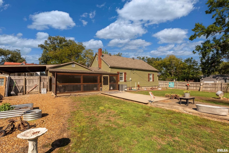 2815 JONES Street, Eldorado, Illinois 62930, 2 Bedrooms Bedrooms, 0 ,1 BathroomBathrooms,Residential,For Sale,JONES,0,RMAQC4268107
