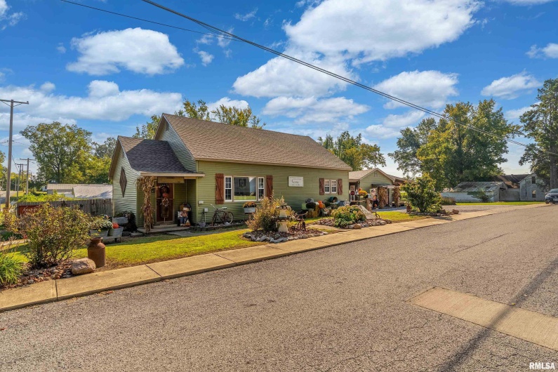 2815 JONES Street, Eldorado, Illinois 62930, 2 Bedrooms Bedrooms, 0 ,1 BathroomBathrooms,Residential,For Sale,JONES,0,RMAQC4268107