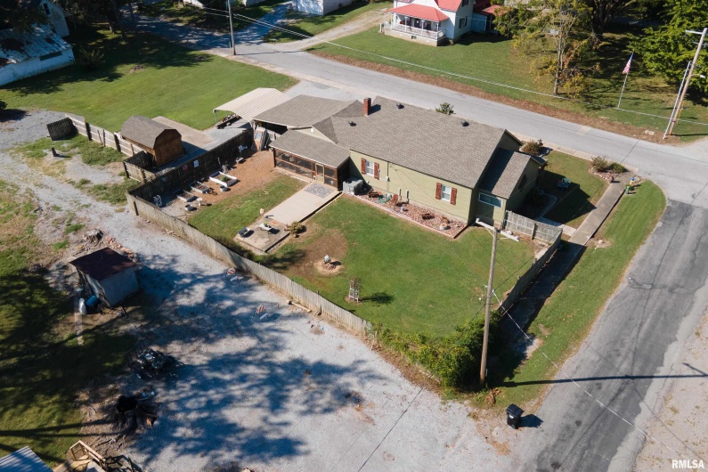2815 JONES Street, Eldorado, Illinois 62930, 2 Bedrooms Bedrooms, 0 ,1 BathroomBathrooms,Residential,For Sale,JONES,0,RMAQC4268107