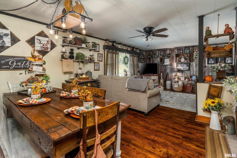 2815 JONES Street, Eldorado, Illinois 62930, 2 Bedrooms Bedrooms, 0 ,1 BathroomBathrooms,Residential,For Sale,JONES,0,RMAQC4268107