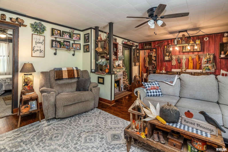 2815 JONES Street, Eldorado, Illinois 62930, 2 Bedrooms Bedrooms, 0 ,1 BathroomBathrooms,Residential,For Sale,JONES,0,RMAQC4268107