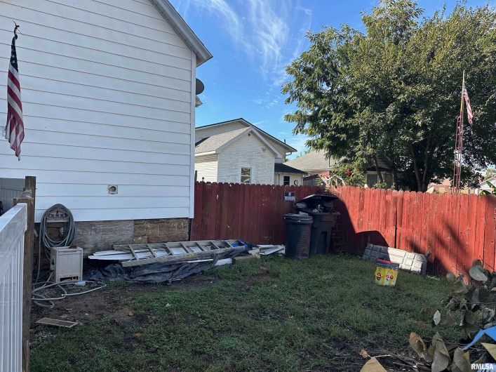 1516 ELM Street, Murphysboro, Illinois 62966, 3 Bedrooms Bedrooms, 0 ,1 BathroomBathrooms,Residential,For Sale,ELM,0,RMAEB460023