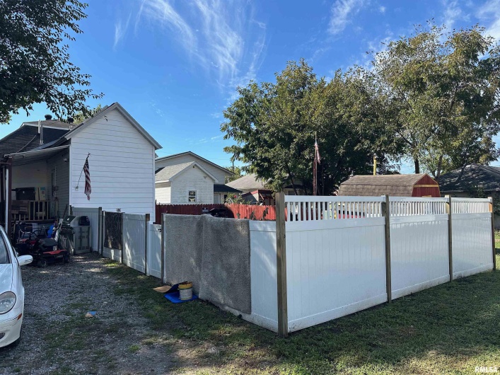 1516 ELM Street, Murphysboro, Illinois 62966, 3 Bedrooms Bedrooms, 0 ,1 BathroomBathrooms,Residential,For Sale,ELM,0,RMAEB460023