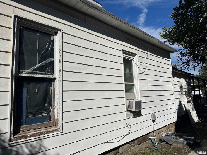 1516 ELM Street, Murphysboro, Illinois 62966, 3 Bedrooms Bedrooms, 0 ,1 BathroomBathrooms,Residential,For Sale,ELM,0,RMAEB460023