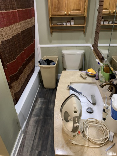 1516 ELM Street, Murphysboro, Illinois 62966, 3 Bedrooms Bedrooms, 0 ,1 BathroomBathrooms,Residential,For Sale,ELM,0,RMAEB460023