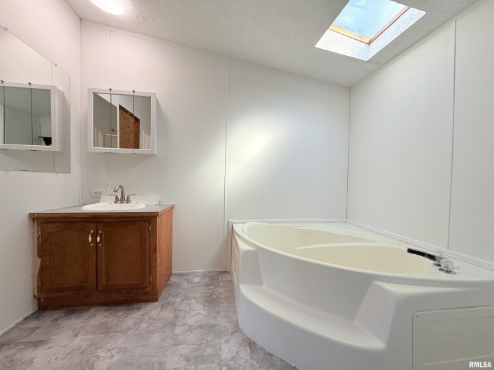 125 Beech Hollow Road, Harrisburg, Illinois 62946-5652, 3 Bedrooms Bedrooms, 0 ,2 BathroomsBathrooms,Residential,For Sale,Beech Hollow,0,RMAEB460027