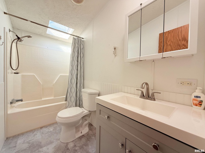 125 Beech Hollow Road, Harrisburg, Illinois 62946-5652, 3 Bedrooms Bedrooms, 0 ,2 BathroomsBathrooms,Residential,For Sale,Beech Hollow,0,RMAEB460027