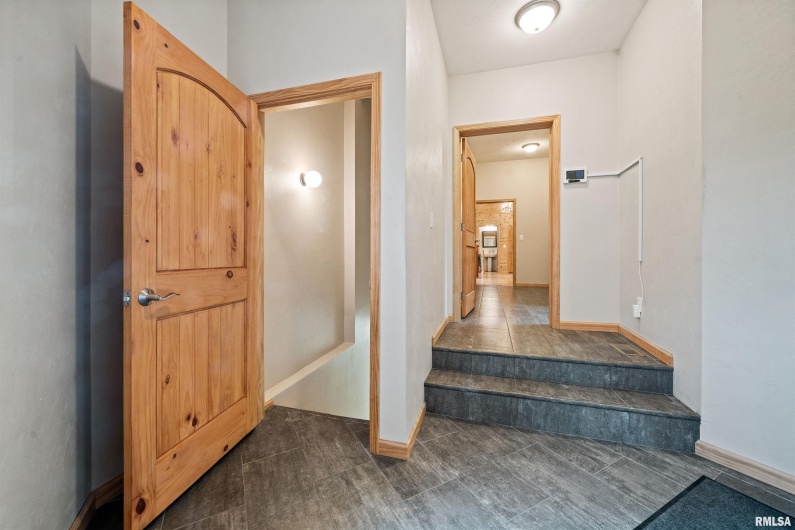 1115 HILLTOP Lane, Simpson, Illinois 62985, 3 Bedrooms Bedrooms, 8 Rooms Rooms,3 BathroomsBathrooms,Residential,For Sale,HILLTOP,0,RMAEB460029