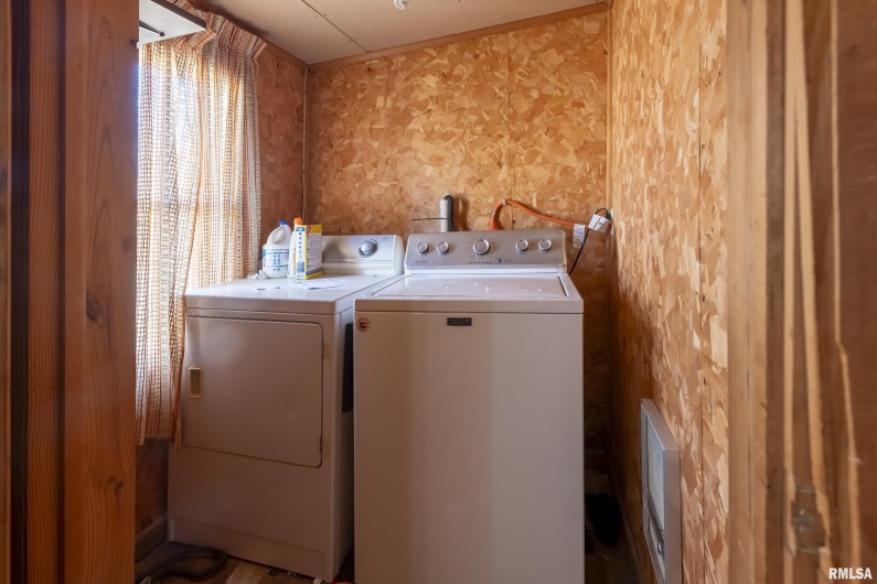 211 BRYAN Street, Herrin, Illinois 62948, 2 Bedrooms Bedrooms, 0 ,1 BathroomBathrooms,Residential,For Sale,BRYAN,0,RMAEB456944