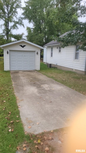 211 BRYAN Street, Herrin, Illinois 62948, 2 Bedrooms Bedrooms, 0 ,1 BathroomBathrooms,Residential,For Sale,BRYAN,0,RMAEB456944