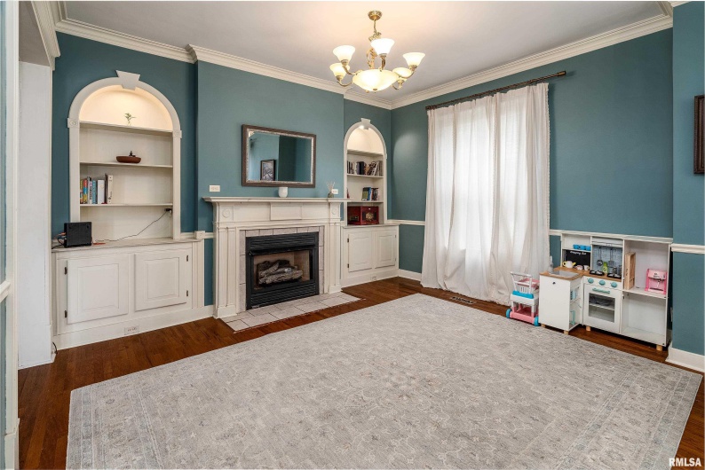 2101 WALNUT Street, Murphysboro, Illinois 62966, 3 Bedrooms Bedrooms, 0 ,2 BathroomsBathrooms,Residential,For Sale,WALNUT,0,RMAEB460039
