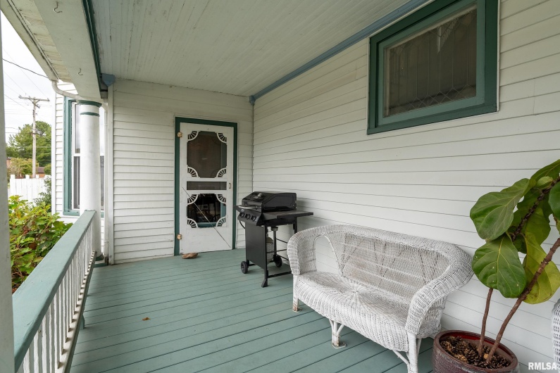 2101 WALNUT Street, Murphysboro, Illinois 62966, 3 Bedrooms Bedrooms, 0 ,2 BathroomsBathrooms,Residential,For Sale,WALNUT,0,RMAEB460039