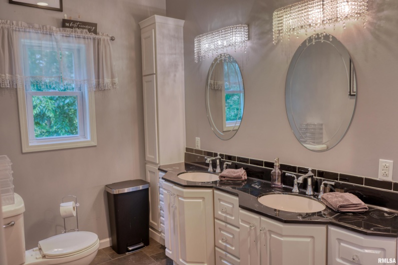 11 GLASFORD Road, Murphysboro, Illinois 62966, 4 Bedrooms Bedrooms, 0 ,3 BathroomsBathrooms,Residential,For Sale,GLASFORD,0,RMAEB460043