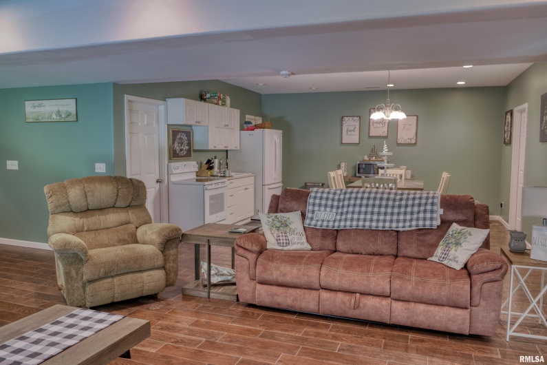 11 GLASFORD Road, Murphysboro, Illinois 62966, 4 Bedrooms Bedrooms, 0 ,3 BathroomsBathrooms,Residential,For Sale,GLASFORD,0,RMAEB460043