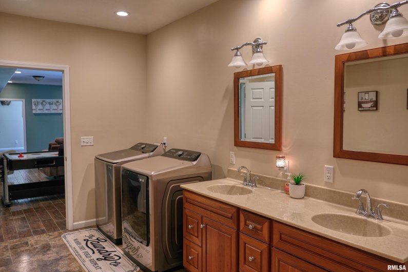 11 GLASFORD Road, Murphysboro, Illinois 62966, 4 Bedrooms Bedrooms, 0 ,3 BathroomsBathrooms,Residential,For Sale,GLASFORD,0,RMAEB460043
