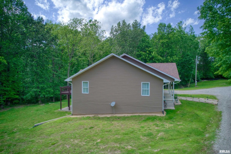 11 GLASFORD Road, Murphysboro, Illinois 62966, 4 Bedrooms Bedrooms, 0 ,3 BathroomsBathrooms,Residential,For Sale,GLASFORD,0,RMAEB460043