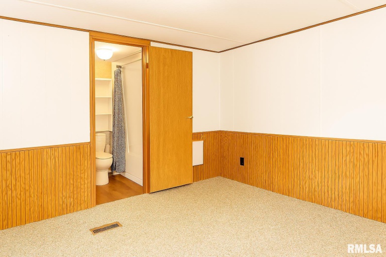 42 MAIN Street, Raleigh, Illinois 62977, 3 Bedrooms Bedrooms, 0 ,2 BathroomsBathrooms,Residential,For Sale,MAIN,0,RMAQC4268183