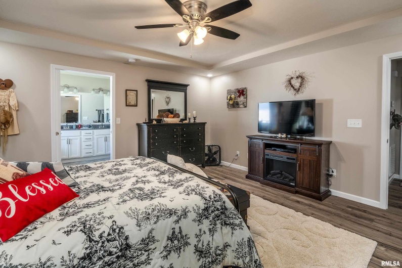1806 Mulligan Drive Court, Marion, Illinois 62959, 3 Bedrooms Bedrooms, 0 ,2 BathroomsBathrooms,Residential,For Sale,Mulligan,0,RMAEB460046