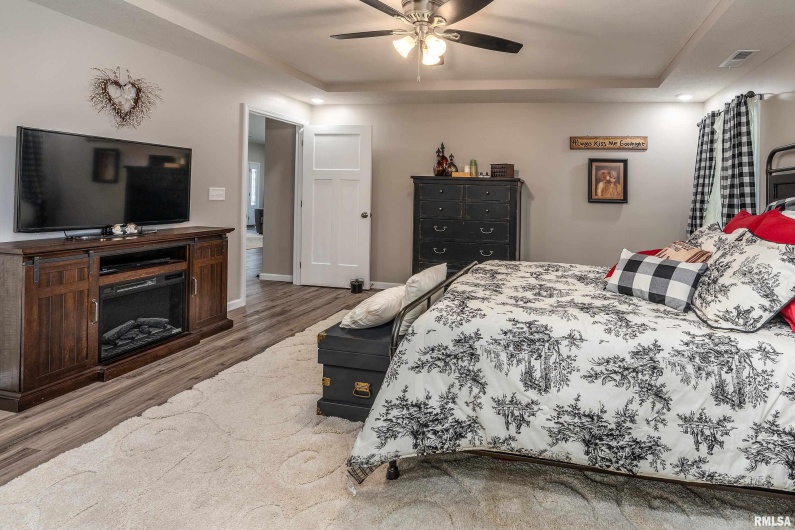 1806 Mulligan Drive Court, Marion, Illinois 62959, 3 Bedrooms Bedrooms, 0 ,2 BathroomsBathrooms,Residential,For Sale,Mulligan,0,RMAEB460046
