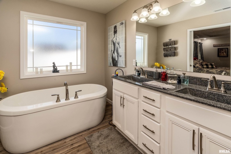1806 Mulligan Drive Court, Marion, Illinois 62959, 3 Bedrooms Bedrooms, 0 ,2 BathroomsBathrooms,Residential,For Sale,Mulligan,0,RMAEB460046