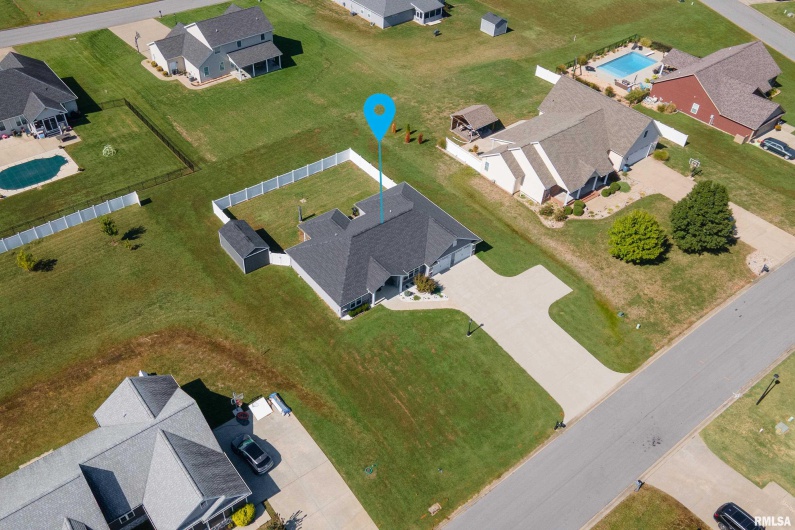 1806 Mulligan Drive Court, Marion, Illinois 62959, 3 Bedrooms Bedrooms, 0 ,2 BathroomsBathrooms,Residential,For Sale,Mulligan,0,RMAEB460046