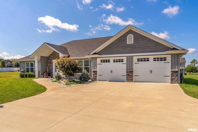 1806 Mulligan Drive Court, Marion, Illinois 62959, 3 Bedrooms Bedrooms, 0 ,2 BathroomsBathrooms,Residential,For Sale,Mulligan,0,RMAEB460046