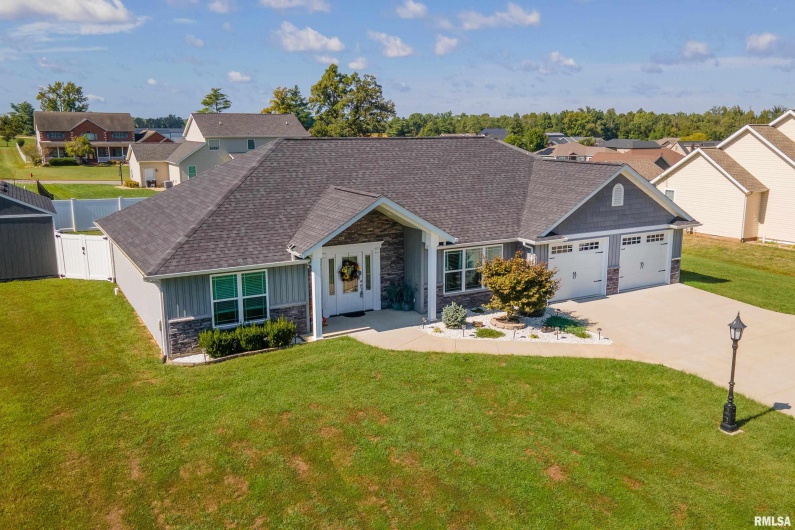 1806 Mulligan Drive Court, Marion, Illinois 62959, 3 Bedrooms Bedrooms, 0 ,2 BathroomsBathrooms,Residential,For Sale,Mulligan,0,RMAEB460046
