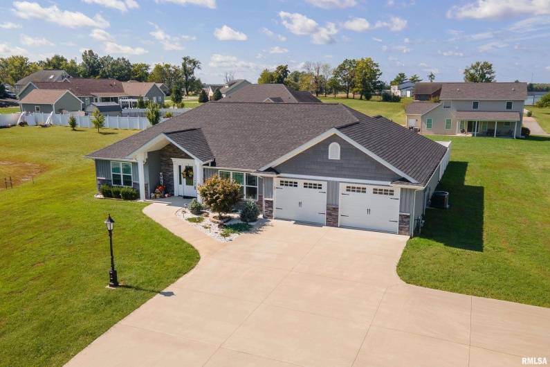 1806 Mulligan Drive Court, Marion, Illinois 62959, 3 Bedrooms Bedrooms, 0 ,2 BathroomsBathrooms,Residential,For Sale,Mulligan,0,RMAEB460046
