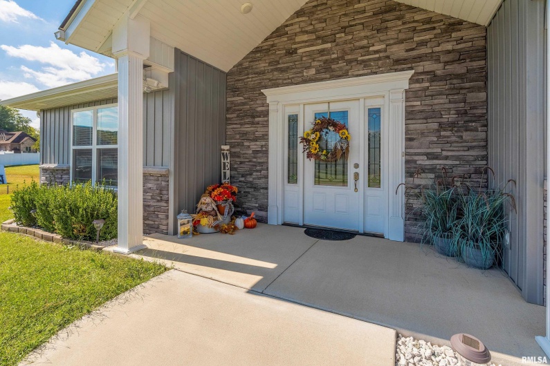 1806 Mulligan Drive Court, Marion, Illinois 62959, 3 Bedrooms Bedrooms, 0 ,2 BathroomsBathrooms,Residential,For Sale,Mulligan,0,RMAEB460046