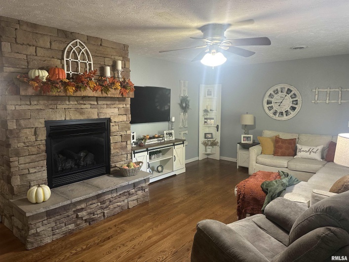 109 Delanor Drive, Carrier Mills, Illinois 62917, 3 Bedrooms Bedrooms, 0 ,2 BathroomsBathrooms,Residential,For Sale,Delanor,0,RMAEB460049