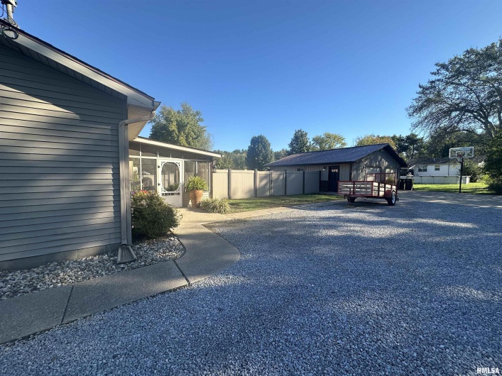 109 Delanor Drive, Carrier Mills, Illinois 62917, 3 Bedrooms Bedrooms, 0 ,2 BathroomsBathrooms,Residential,For Sale,Delanor,0,RMAEB460049