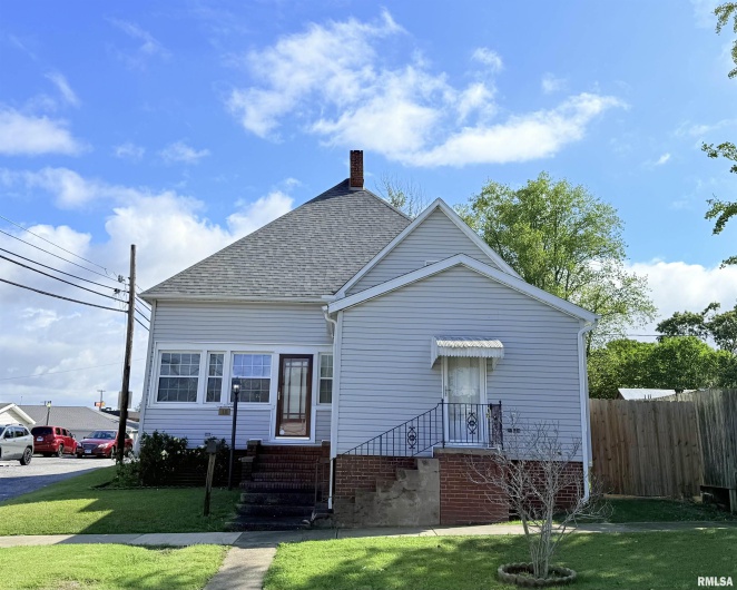 18 MILL Street, Harrisburg, Illinois 62946-1722, 3 Bedrooms Bedrooms, 0 ,1 BathroomBathrooms,Residential,For Sale,MILL,0,RMAEB460050