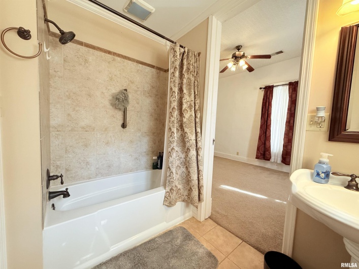 18 MILL Street, Harrisburg, Illinois 62946-1722, 3 Bedrooms Bedrooms, 0 ,1 BathroomBathrooms,Residential,For Sale,MILL,0,RMAEB460050