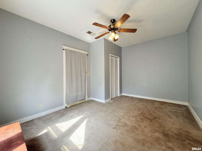 18 MILL Street, Harrisburg, Illinois 62946-1722, 3 Bedrooms Bedrooms, 0 ,1 BathroomBathrooms,Residential,For Sale,MILL,0,RMAEB460050