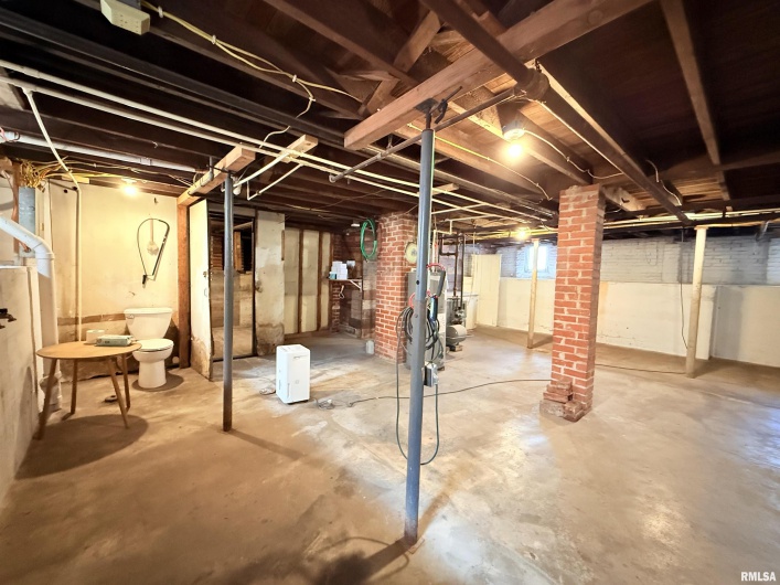 18 MILL Street, Harrisburg, Illinois 62946-1722, 3 Bedrooms Bedrooms, 0 ,1 BathroomBathrooms,Residential,For Sale,MILL,0,RMAEB460050