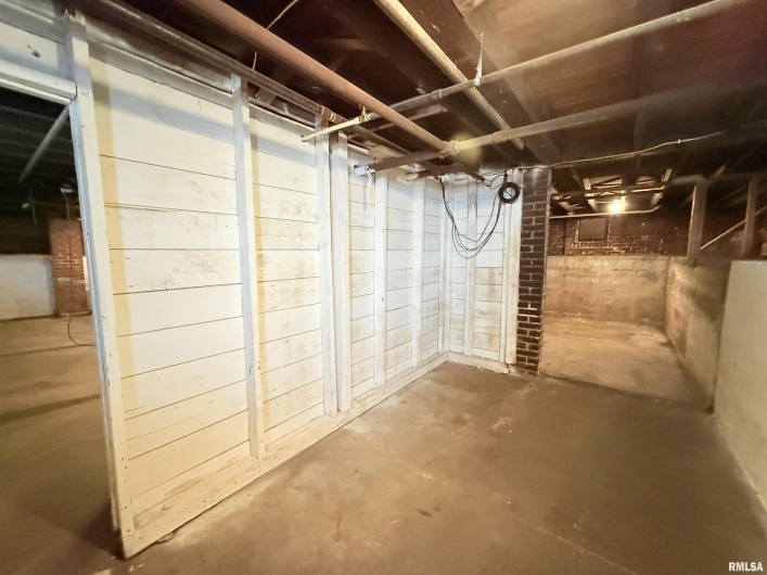 18 MILL Street, Harrisburg, Illinois 62946-1722, 3 Bedrooms Bedrooms, 0 ,1 BathroomBathrooms,Residential,For Sale,MILL,0,RMAEB460050