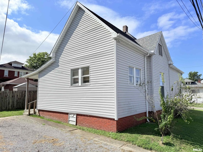 18 MILL Street, Harrisburg, Illinois 62946-1722, 3 Bedrooms Bedrooms, 0 ,1 BathroomBathrooms,Residential,For Sale,MILL,0,RMAEB460050