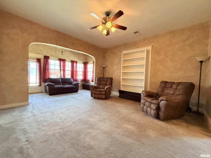 18 MILL Street, Harrisburg, Illinois 62946-1722, 3 Bedrooms Bedrooms, 0 ,1 BathroomBathrooms,Residential,For Sale,MILL,0,RMAEB460050