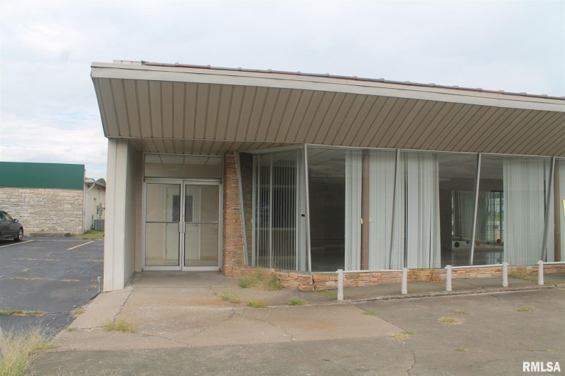 1308 MAIN Street, Carbondale, Illinois 62901, 0 , 0 ,0,Commercial Lease,For Sale,MAIN,0,RMAEB460048