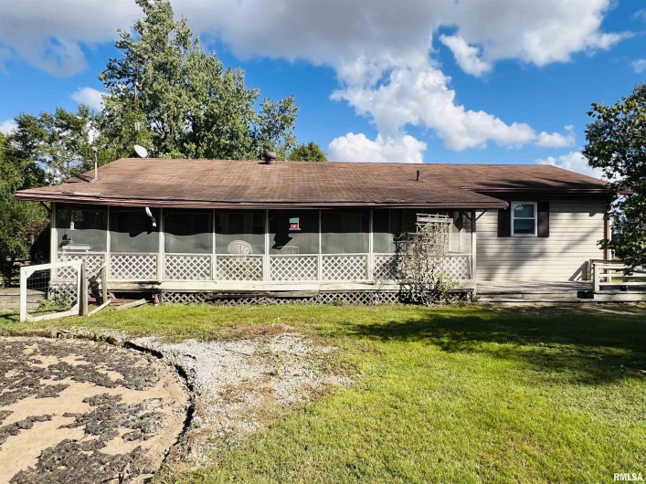 295 Country Acres Road, Eldorado, Illinois 62930-3461, 3 Bedrooms Bedrooms, 0 ,2 BathroomsBathrooms,Residential,For Sale,Country Acres,0,RMAEB460052
