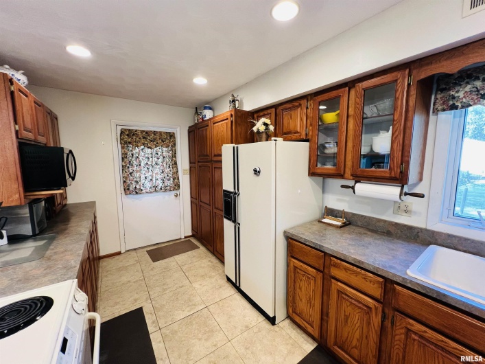 295 Country Acres Road, Eldorado, Illinois 62930-3461, 3 Bedrooms Bedrooms, 0 ,2 BathroomsBathrooms,Residential,For Sale,Country Acres,0,RMAEB460052