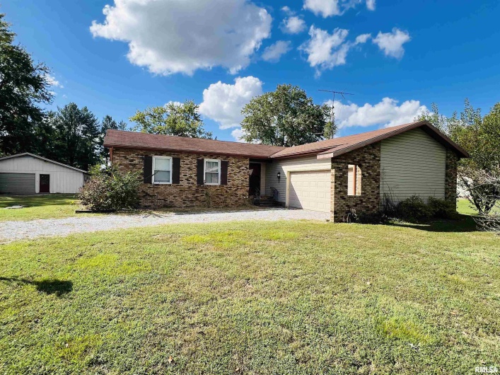 295 Country Acres Road, Eldorado, Illinois 62930-3461, 3 Bedrooms Bedrooms, 0 ,2 BathroomsBathrooms,Residential,For Sale,Country Acres,0,RMAEB460052