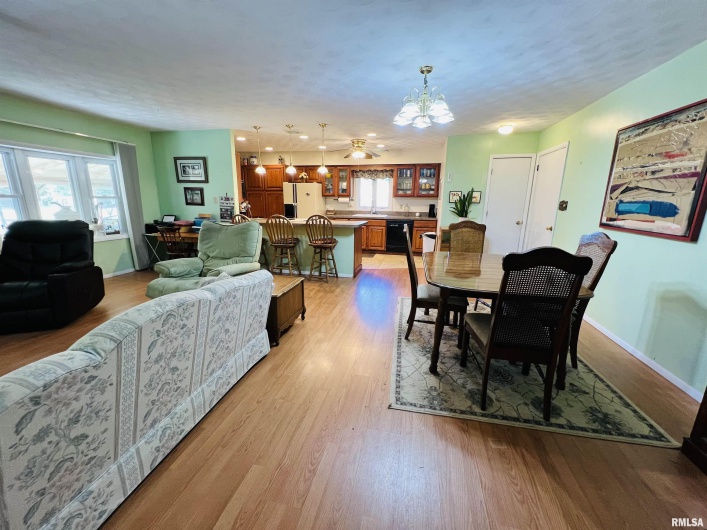 295 Country Acres Road, Eldorado, Illinois 62930-3461, 3 Bedrooms Bedrooms, 0 ,2 BathroomsBathrooms,Residential,For Sale,Country Acres,0,RMAEB460052