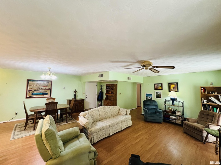 295 Country Acres Road, Eldorado, Illinois 62930-3461, 3 Bedrooms Bedrooms, 0 ,2 BathroomsBathrooms,Residential,For Sale,Country Acres,0,RMAEB460052